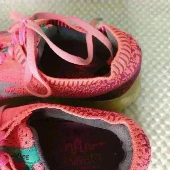 Brooks Women's Levitate 2 Purple/Pink Athletic Running Shoes - Picture 7 of 13